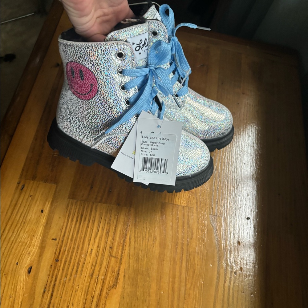 NWT Lola the Boys Holographic smiley boots fur lined size 33, 2, fits as 13/1